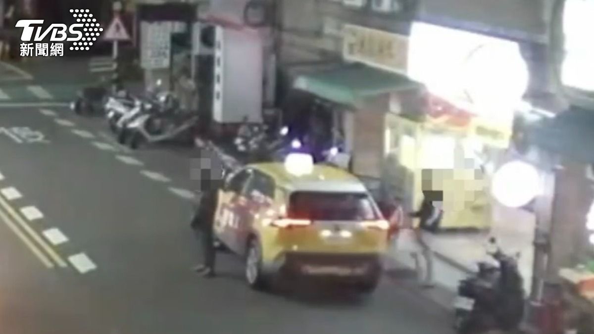 張男搭計程車畫面。(圖/TVBS)