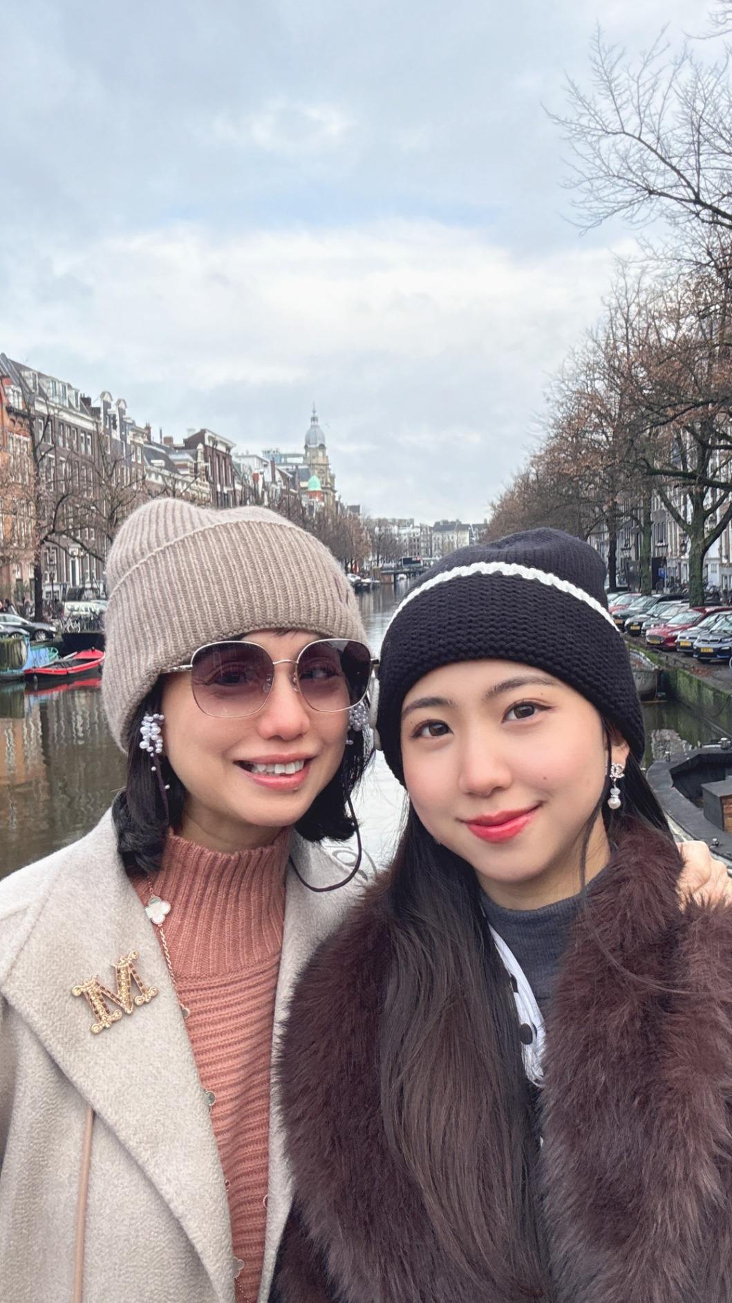 蔡幸娟離婚後獨自撫養女兒,母女感情非常好。(圖/翻攝自蔡幸娟臉書)