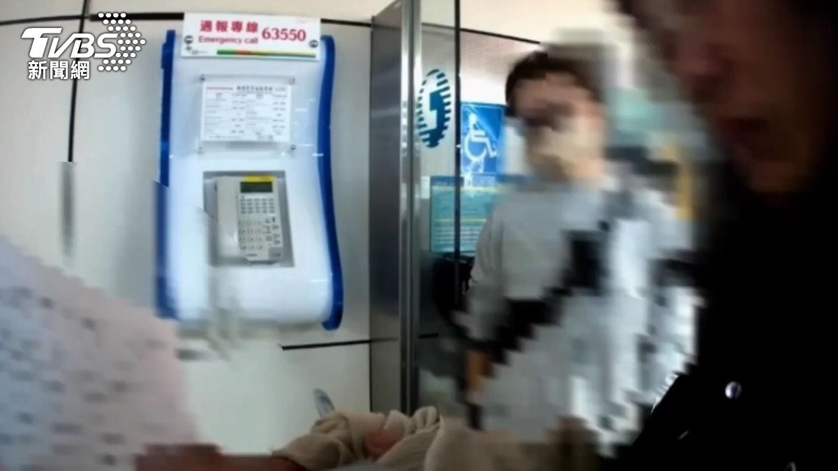 警方在桃園機場逮捕廖女。（圖／TVBS）