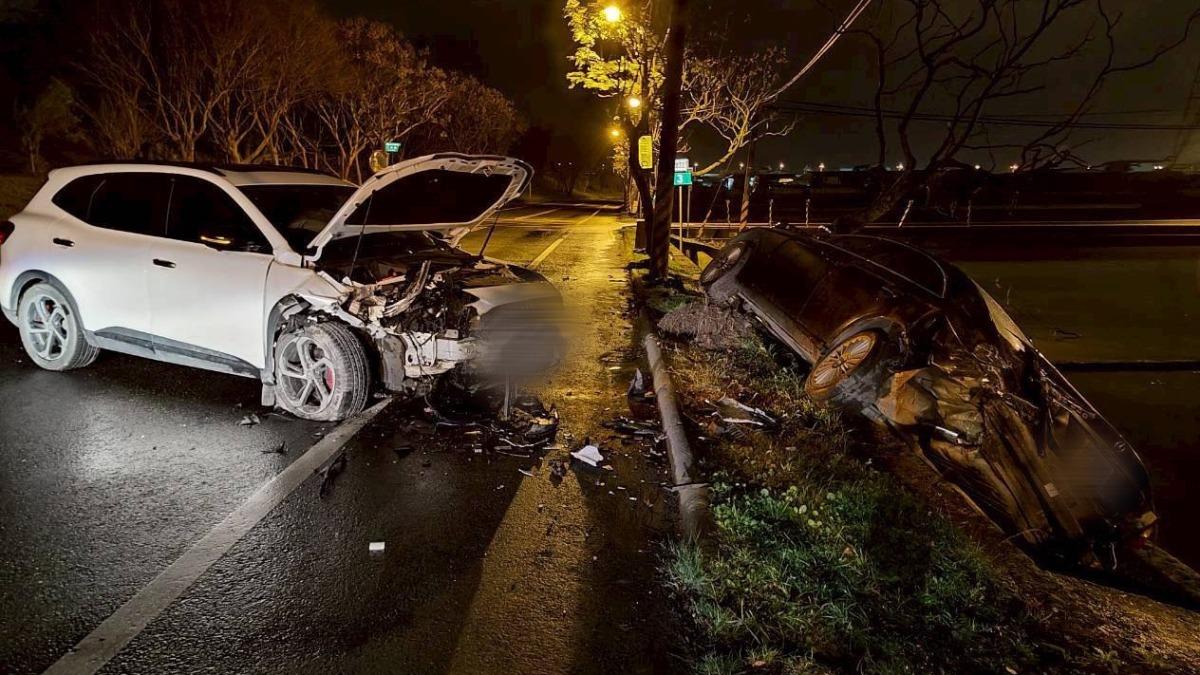 清晨酒駕撞賓士害卡水溝　五結女駕駛自撞路邊車輛