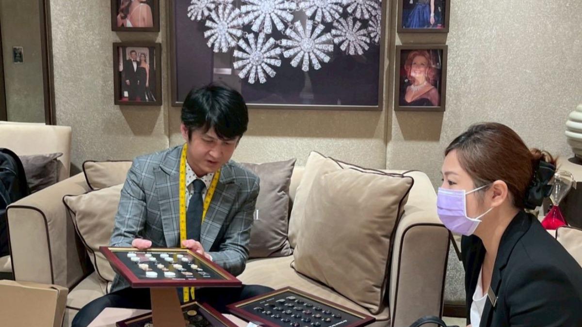 《世紀血案》連服裝師都坑？西服名師王文杉爆「趕工內幕」　認被矇騙：內心難以言喻