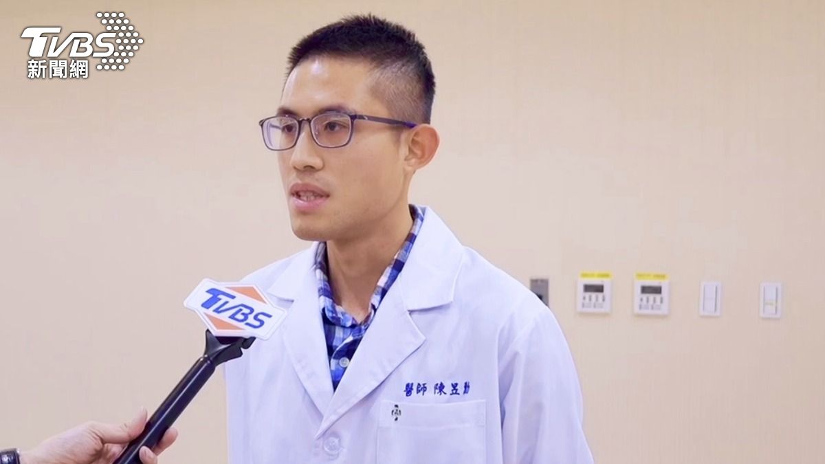 藍光不只害失眠！醫示警：睡前滑手機下場慘　罹「這疾病」風險增67%　(圖／ＴＶＢＳ)