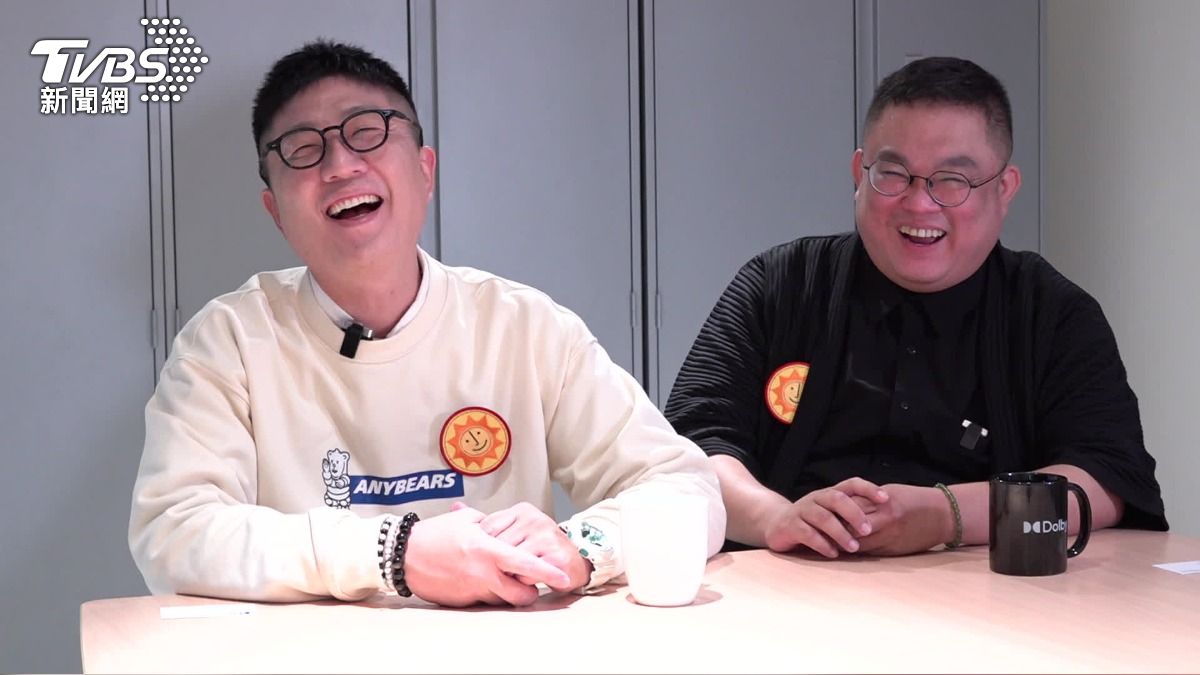 《陽光女子合唱團》導演林孝謙（右）、編劇呂安弦（左）再創國片票房奇蹟。（圖／TVBS）