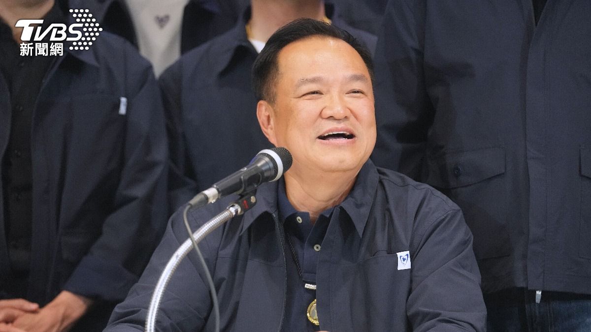 泰國總理阿努廷在黨部舉行記者會，宣布眾議員大選勝利連任成功。（圖／達志影像美聯社）