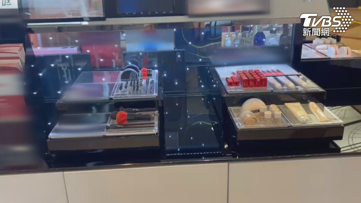 盜用點數的人，竟然是知名化妝品專櫃的櫃姐，擅自拿他的VIP會員卡去折抵消費，身為消費者的權益，決定提告業務侵占（圖／TVBS）