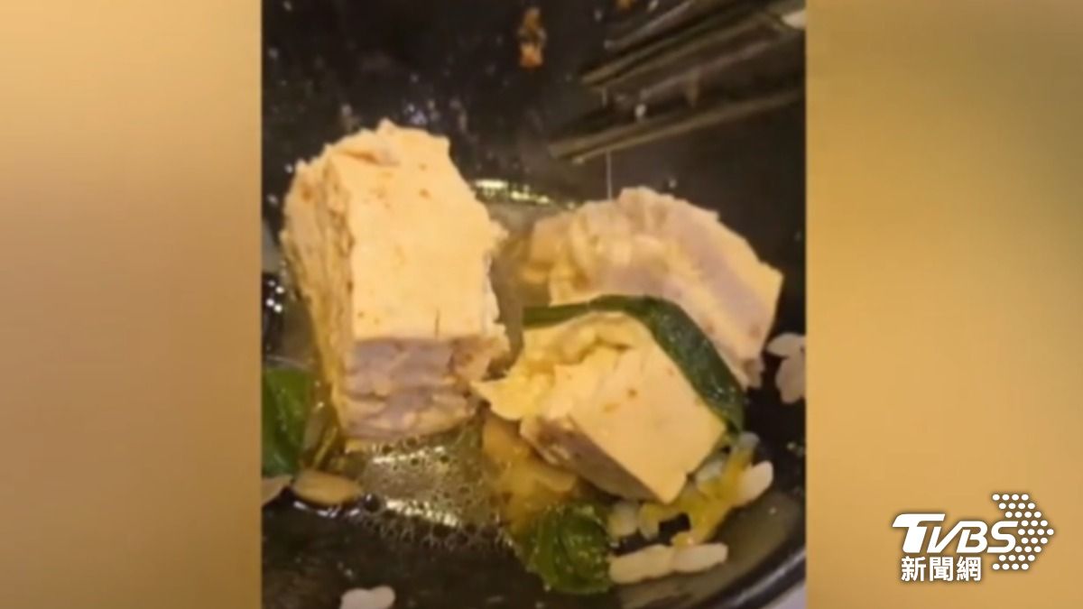 民眾怒批臭豆腐會牽絲,像秋葵和納豆一樣,。(圖片來源/民眾提供)