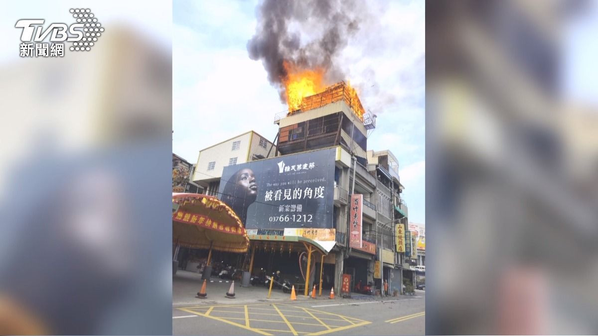 鴿舍竄火!屋主「衝頂樓搶救賽鴿」臉部燙傷送醫。(圖/TVBS)