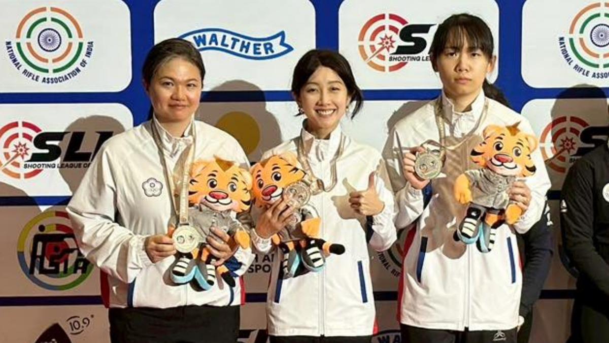 田家榛、吳佳穎、陳俞如奪下亞洲步槍/手槍錦標賽團體賽銀牌。（圖／翻攝自中華民國射擊協會 fb）
