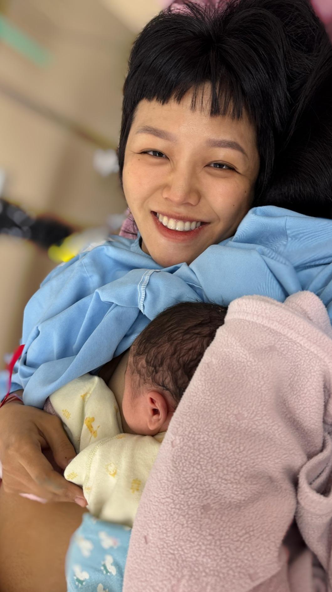 若綺分享當媽喜悅。(圖/翻攝若綺臉書)