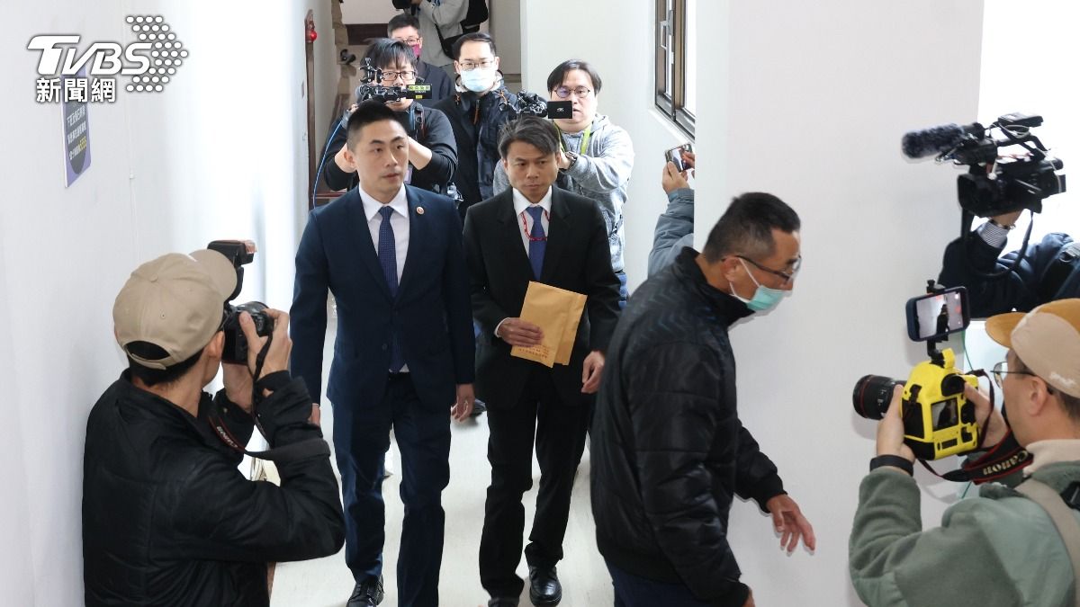 快訊／高金素梅涉助理費案遭搜　檢調搜索立法院畫面曝光