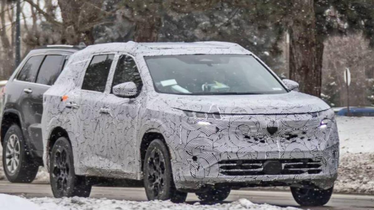 雖然越野SUV成為焦點，Nissan並未放棄乘用車與電氣化產品線。（圖／ 翻攝自edmunds）