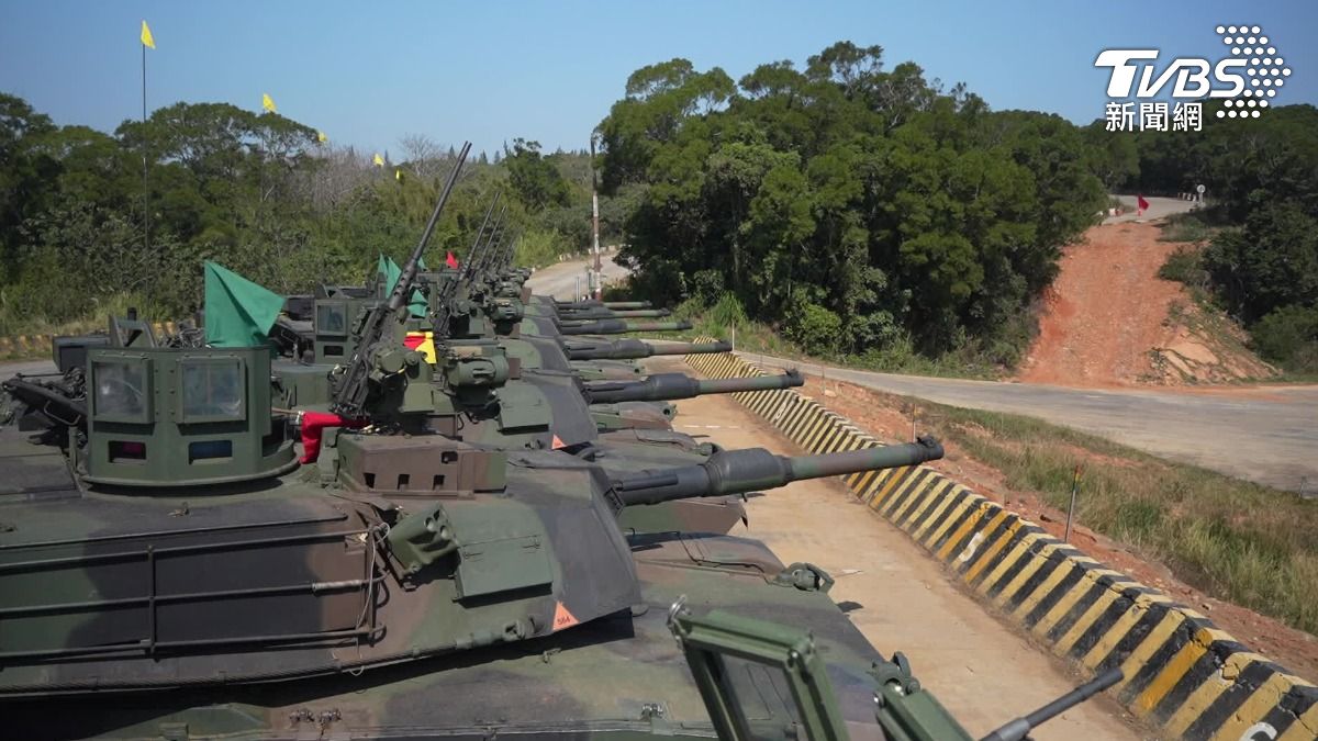 陸軍新式基地訓練「CTC 2.0」制度全面施行，由接裝M1A2T戰車的584旅，和542旅率先進訓。(圖／TVBS)