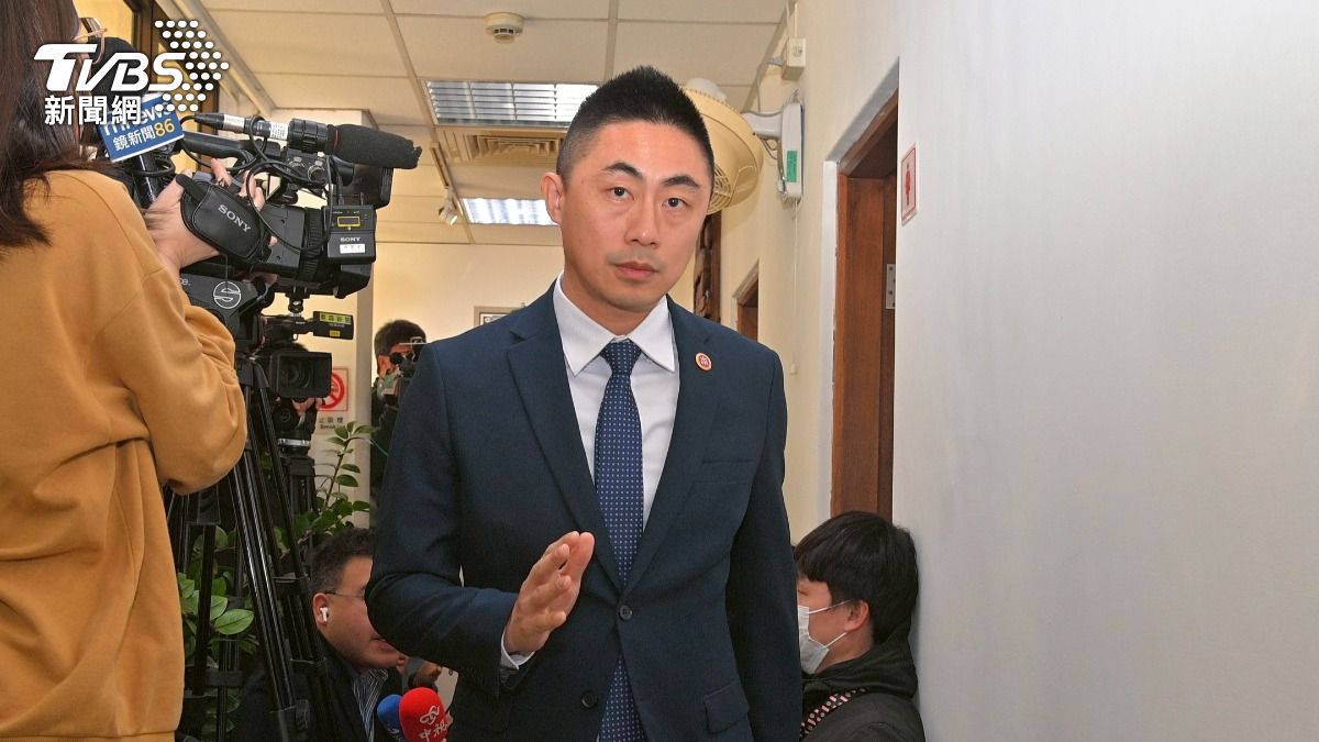 帶隊搜索的主任檢察官曾揚嶺。(圖/胡瑞麒攝)
