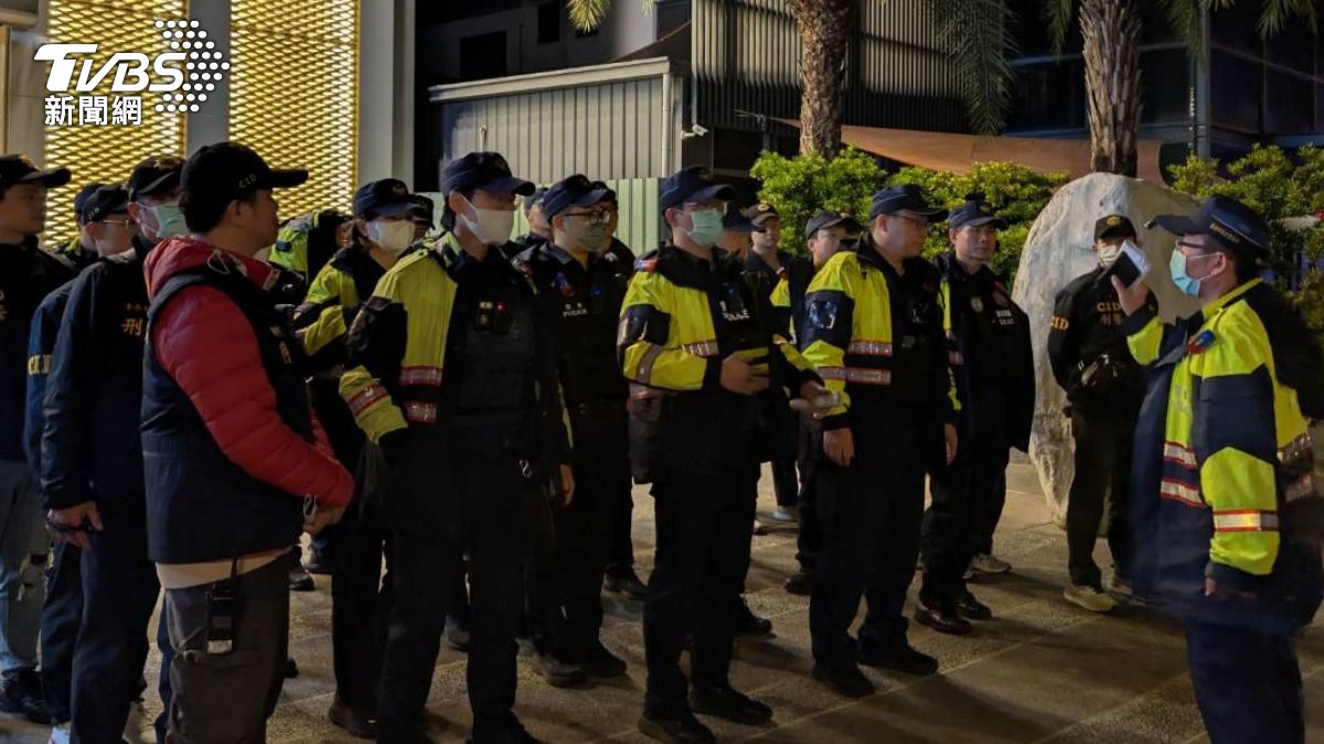 此次行動共動員490名警力。(圖/TVBS)