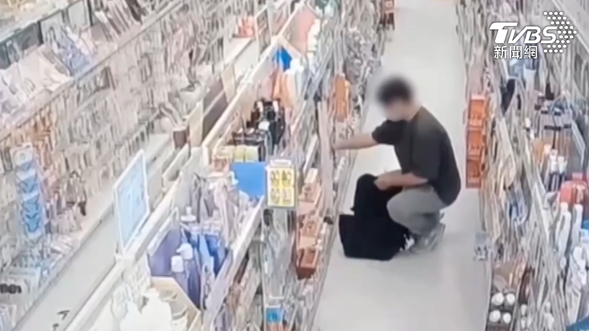 高雄市刑大近日破獲一名連鎖美妝店竊盜慣犯,37歲宋姓男子半年內偷遍中南部數十間美妝店。(圖/TVBS)