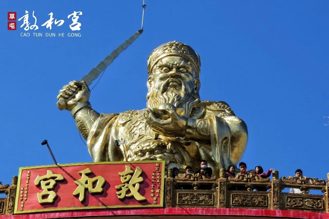 敦和宮擁有「全世界最大」的青銅鑄造武財神趙天君像。(圖/翻攝自臉書@草屯敦和宮財神爺)