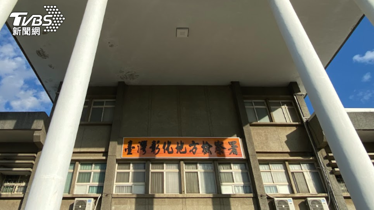 彰化小貨車撞民宅!父女卡車底不治 毒駕駕駛收押