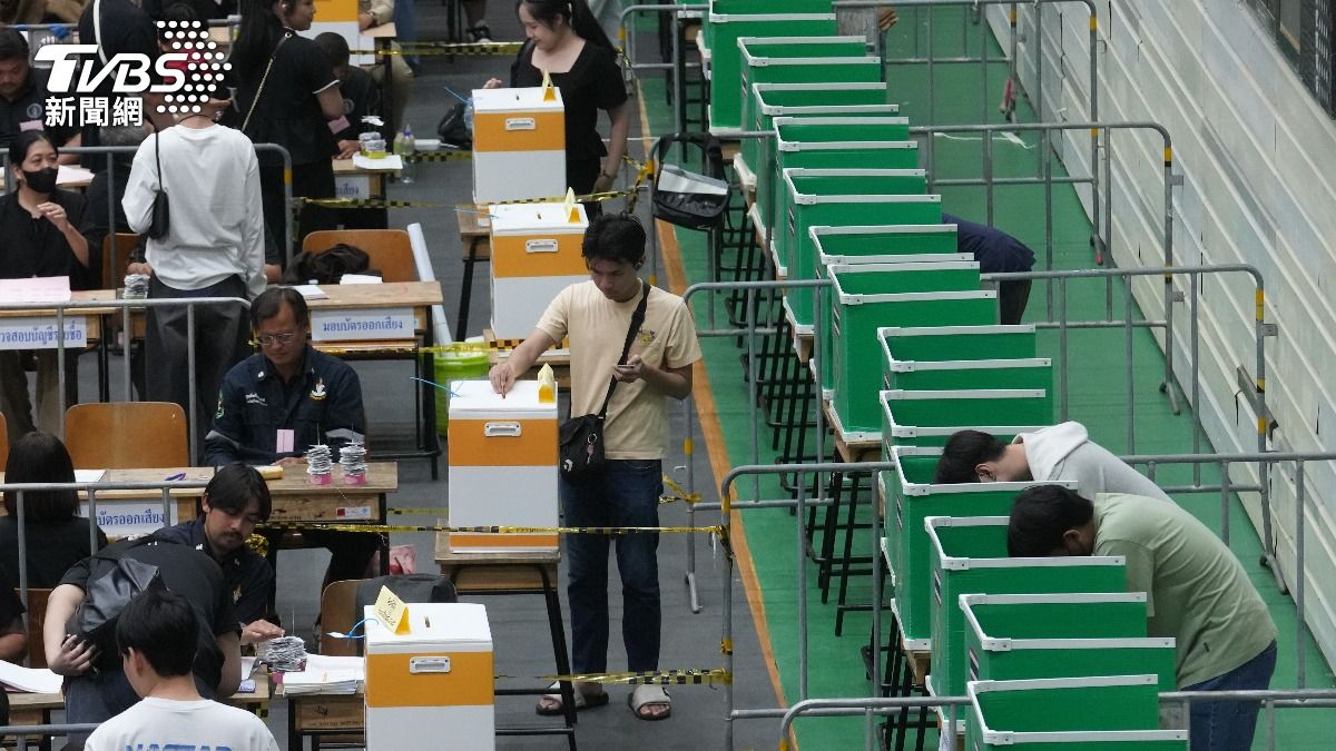 泰國本次大選採取「混合投票制」，使人民黨慘敗。（圖／達志影像美聯社）