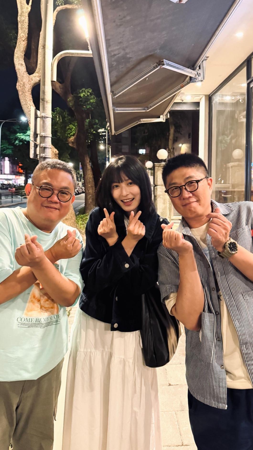 林孝謙(左)認證晨亦甯可擔任門面。(圖/好事娛樂提供)