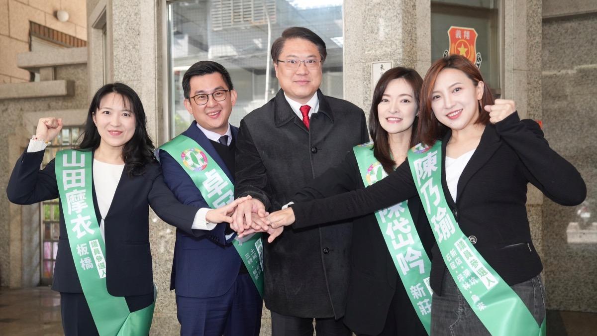 合體正國會小雞初選登記!林右昌被問選台北市長表態了