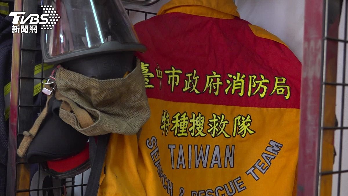重型特搜隊分工合作,溝通默契很重要。(圖/TVBS)
