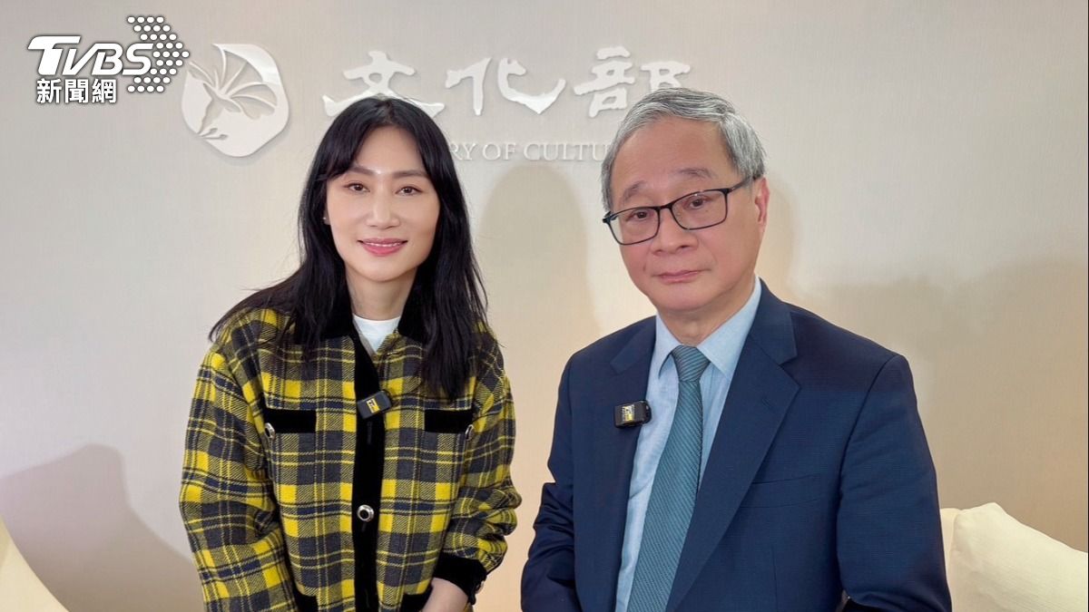 文化部長李遠(右)接受TVBS新聞部專訪。(圖/TVBS)