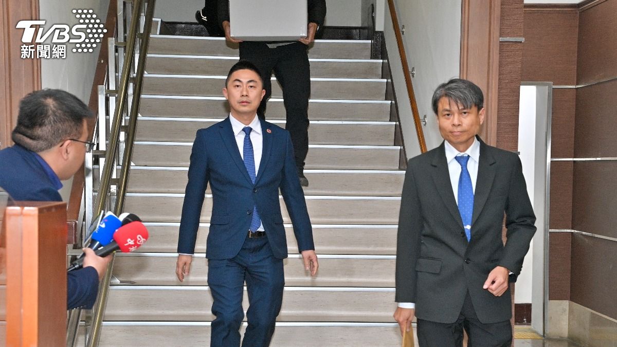 檢調搜索高金素梅辦公室7小時。(圖/胡瑞麒攝)