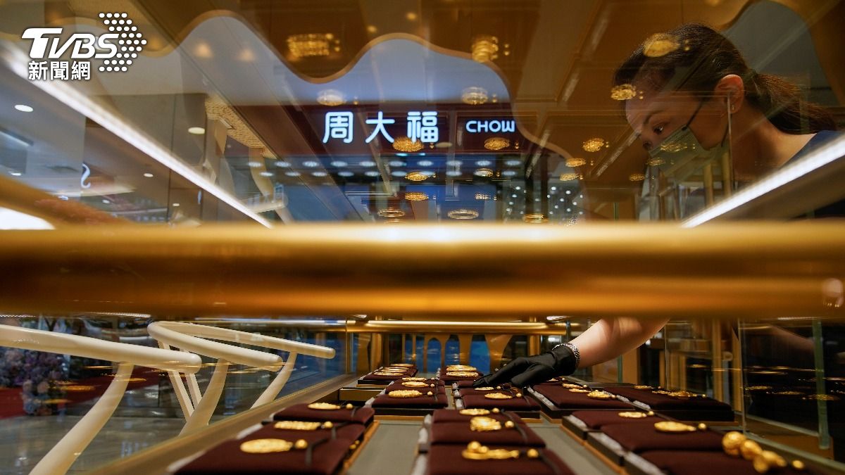 金價飆傳周大福中國門市將調漲　黃金產品價格漲幅最高達30%