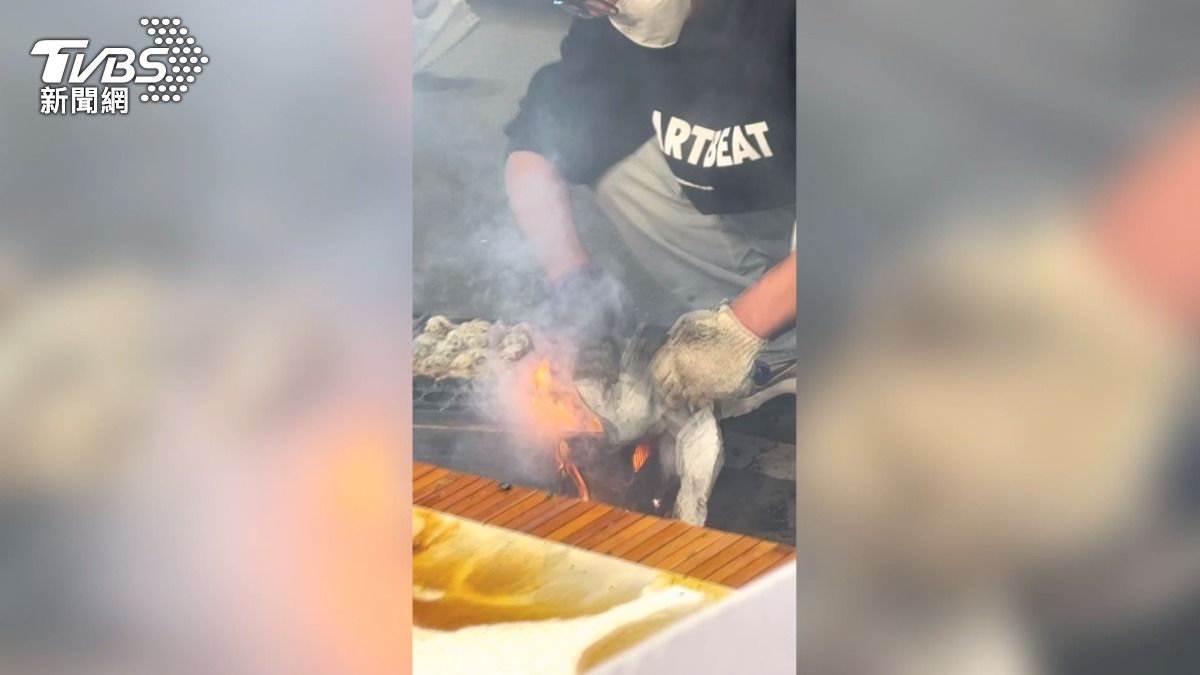 該章魚燒攤販連續兩年都發生起火意外,主辦單位決定與業者解約。(圖/民眾提供)