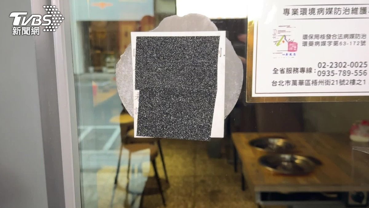 烤肉店目前已經將公告遮住。(圖/TVBS)