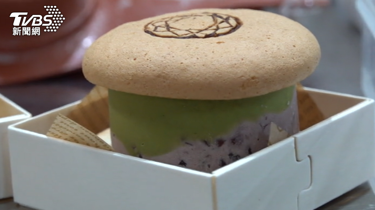 東區紅豆餅店也賣西式冷甜點「圓菓子」,口感神似舒芙蕾。(圖/TVBS)