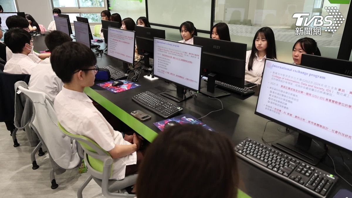 大學增設AI科系。(圖/TVBS)