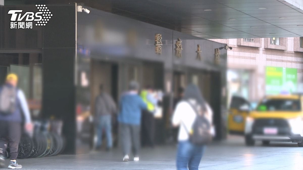 消息曝光後,網友紛紛痛批醫護人員不尊重病患隱私。(圖/TVBS)