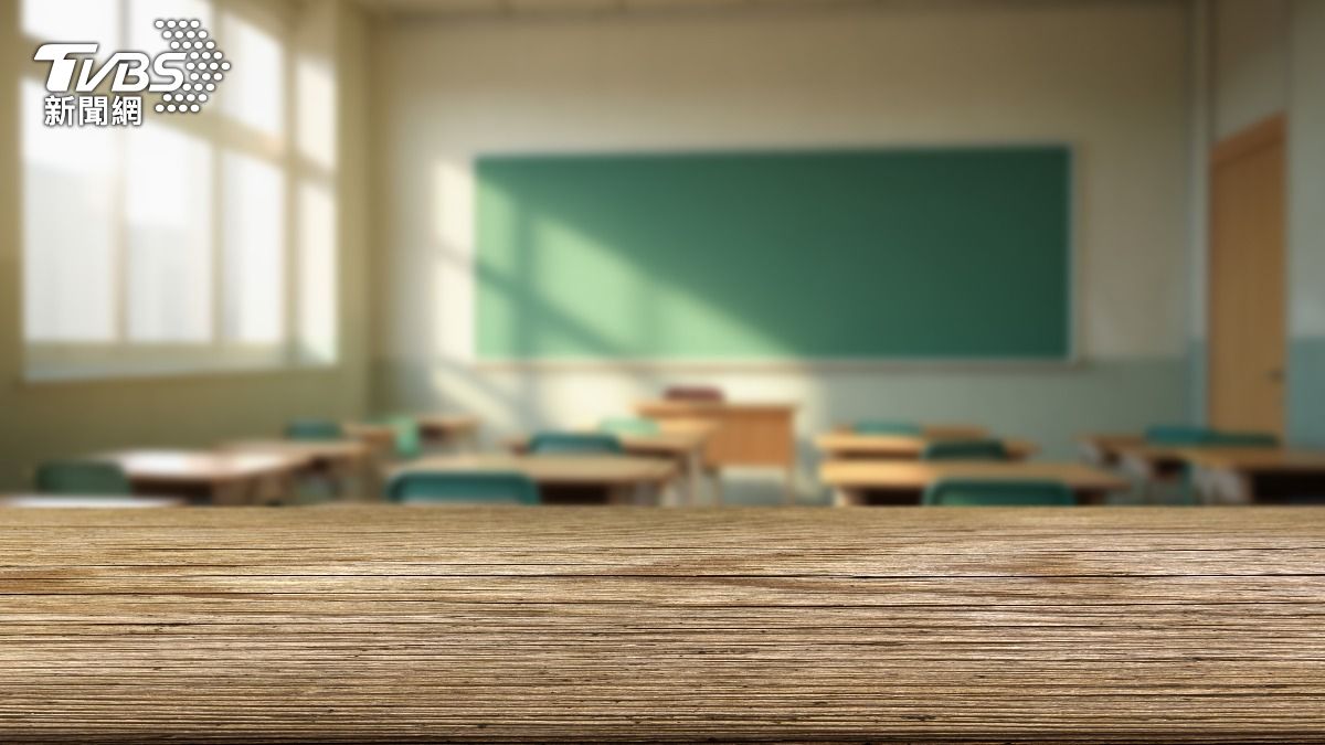 買不起20元文具…印尼10歲男童樹上輕生　留手寫信：媽媽別哭