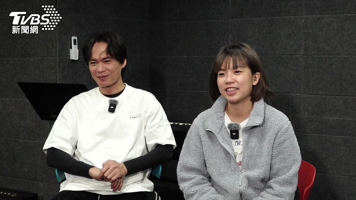 萁萁身兼黃鐙輝的經紀人。(圖/TVBS)