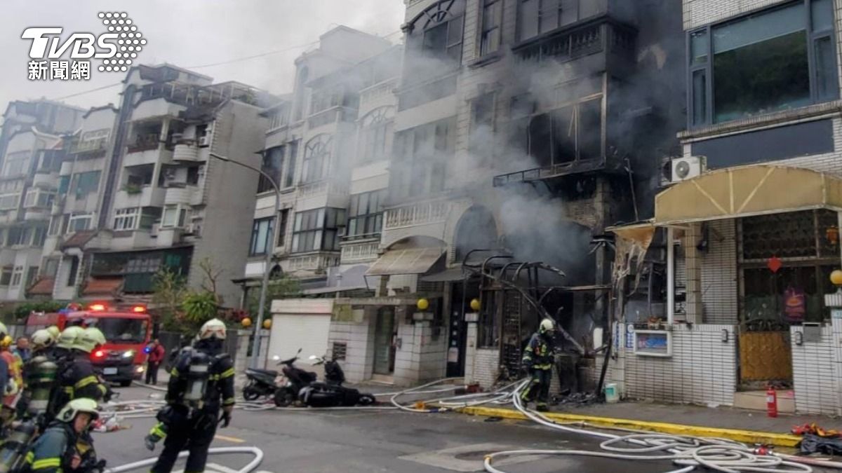 北市內湖東湖路民宅火警。（圖／TVBS）
