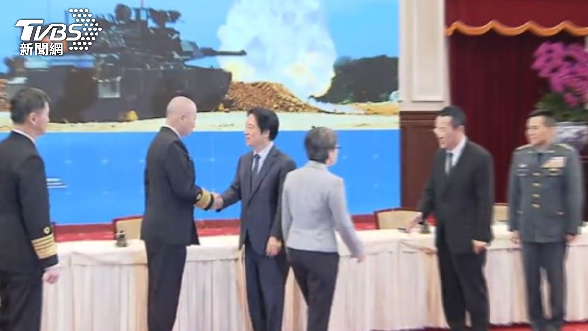 總統賴清德偕三軍司令召開記者會。(圖/TVBS)