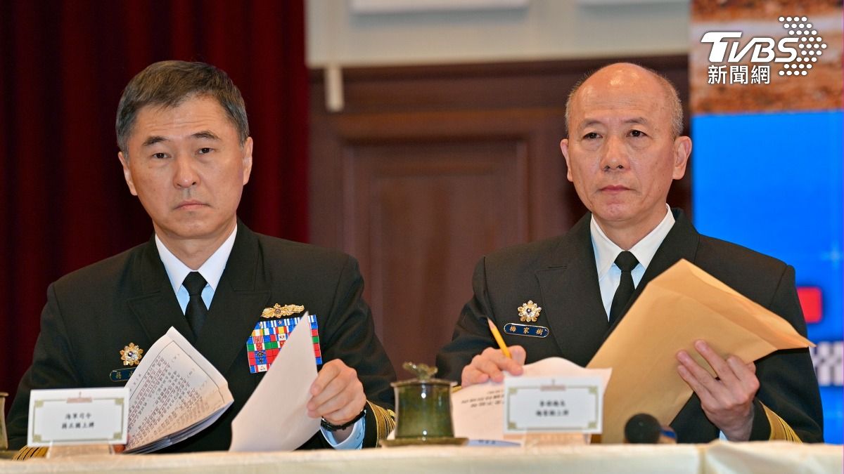 參謀總長梅家樹(右)、海軍司令蔣正國上將(左)。(圖/胡瑞麒攝)