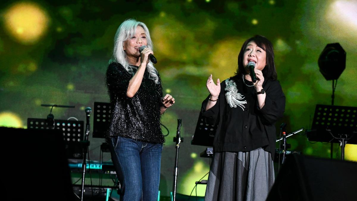 楊芳儀（左）、徐曉菁登台演出。（圖／中華音樂人交流協會提供）