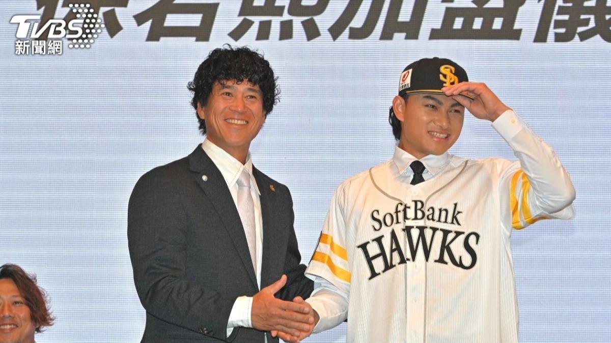 台日棒球交流賽25日開打 徐若熙隨福岡軟銀鷹隊抵台