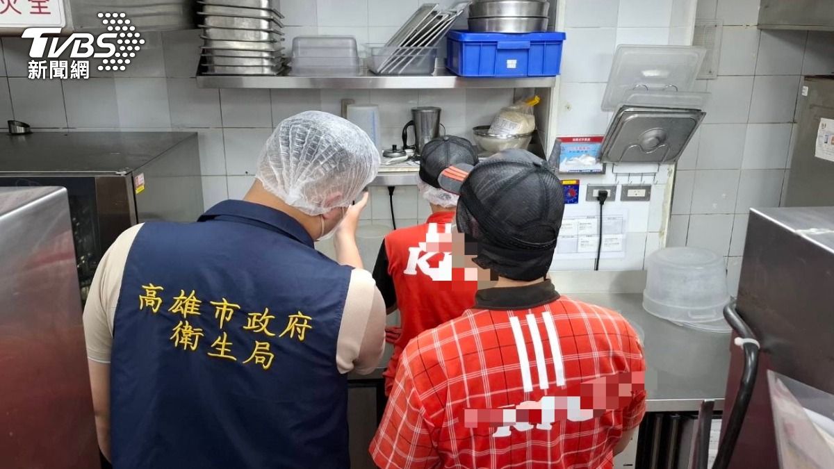 高雄市衛生局稽查畫面曝光。(圖/TVBS)