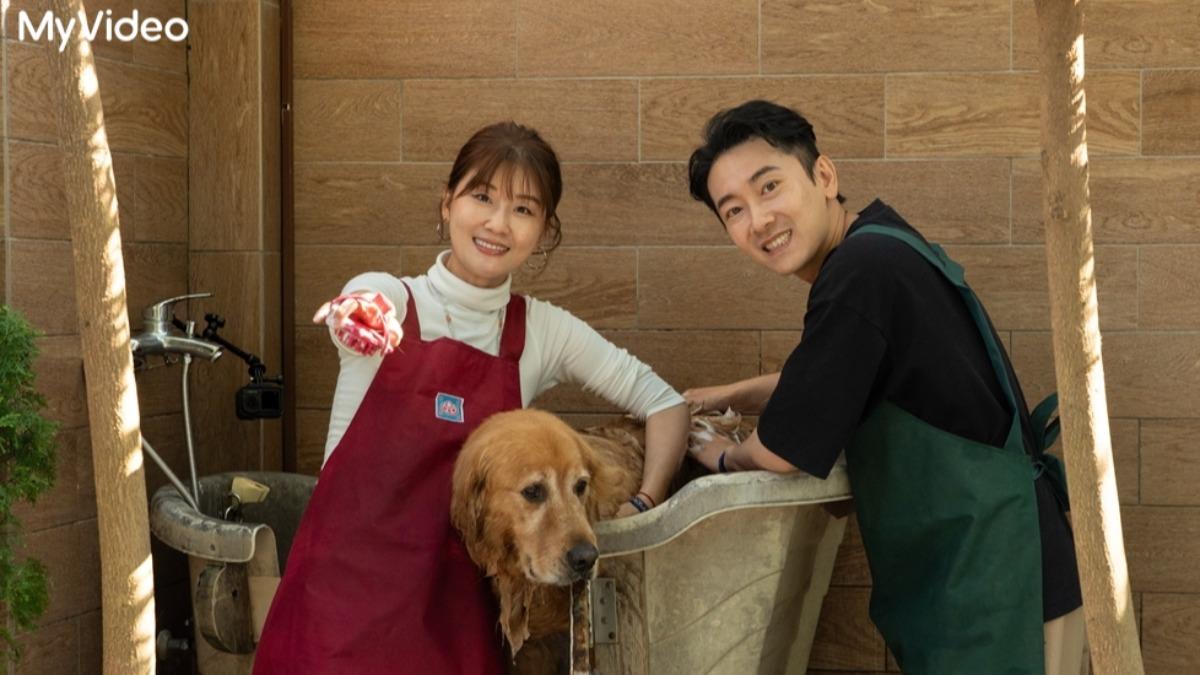 朱芷瑩(左)默默加分老公施名帥。(圖/台灣大哥大MyVideo提供)