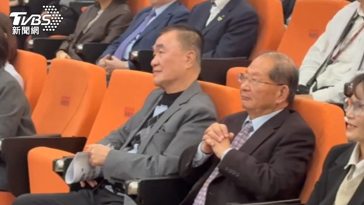 蔣萬安笑稱副市長躲媒體是老經驗。(圖/TVBS)(圖/文字記者 攝)