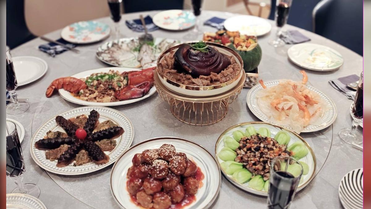 劉伊心準備的年夜菜相當豐盛。(圖/本人提供)