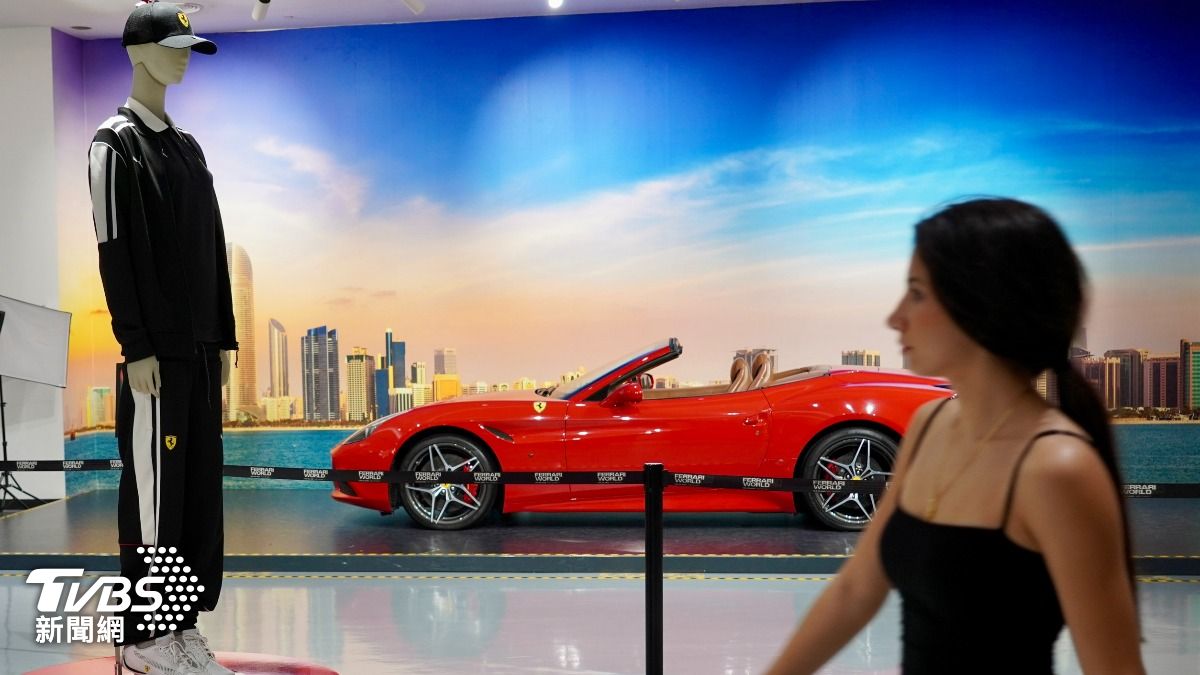 阿布達比法拉利樂園（Ferrari World Abu Dhabi）是全球首座也是最大的法拉利主題樂園。（圖／區國強攝）