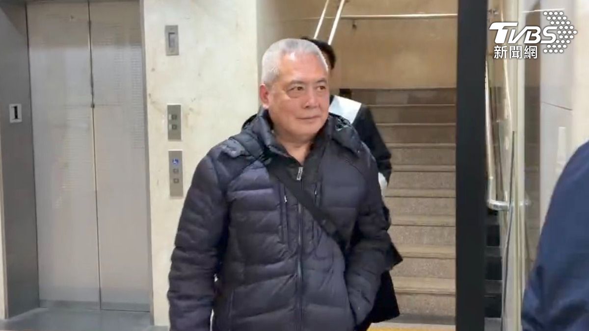 「茶壺邱」邱庭鋒涉違反稅捐法以30萬元交保。(圖/TVBS)