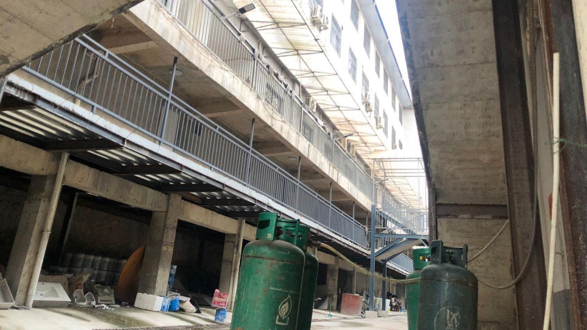 園區內有建材堆放。 (圖/翻攝自紅星新聞)