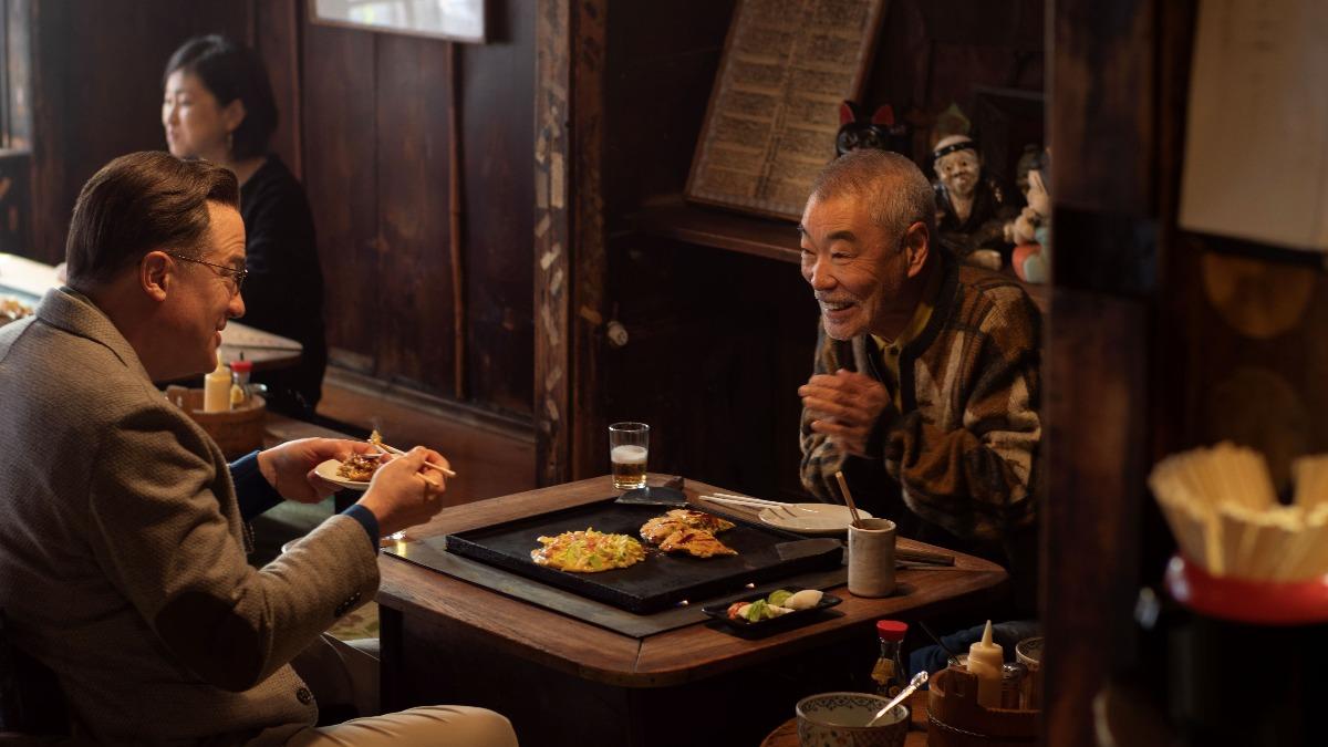 布蘭登費雪與飾演經紀人的山本真理有許多感人對手戲。(圖/探照燈影業提供)