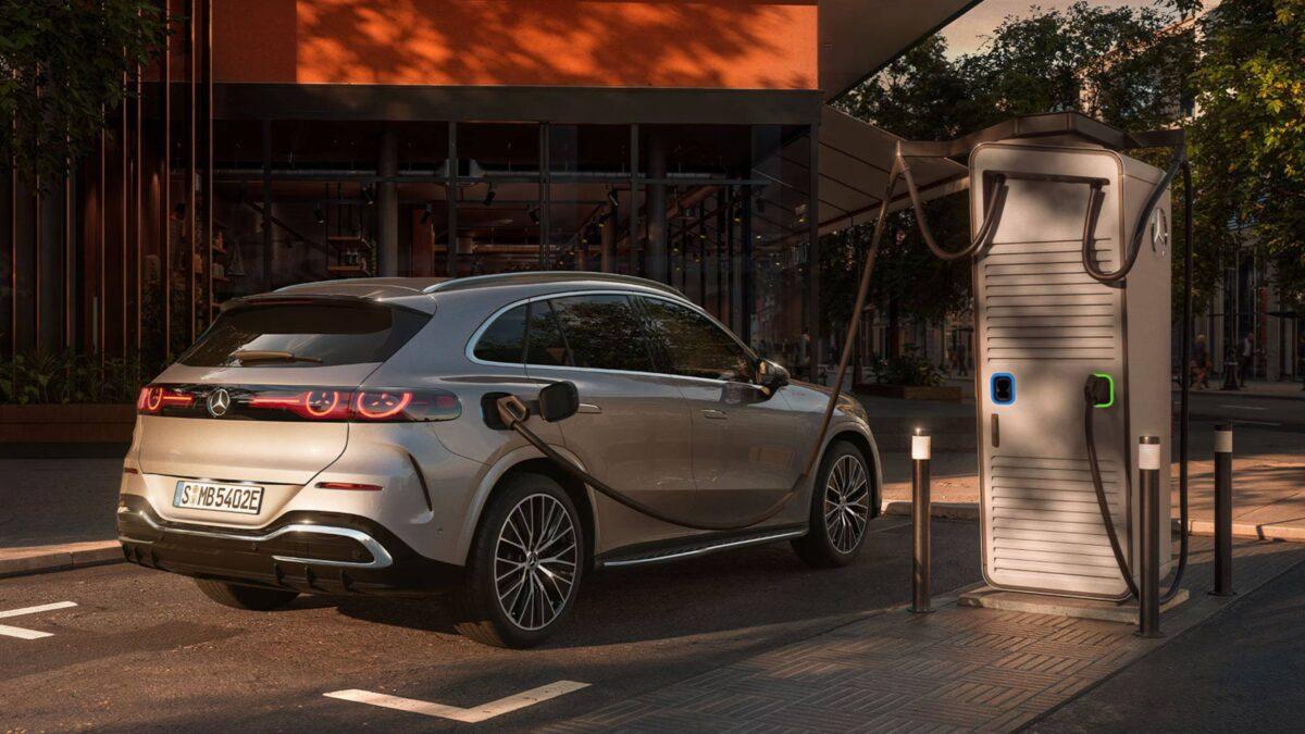 純電GLC初期僅有GLC 400 4Matic單一動力車型。(圖/翻攝自賓士官網)