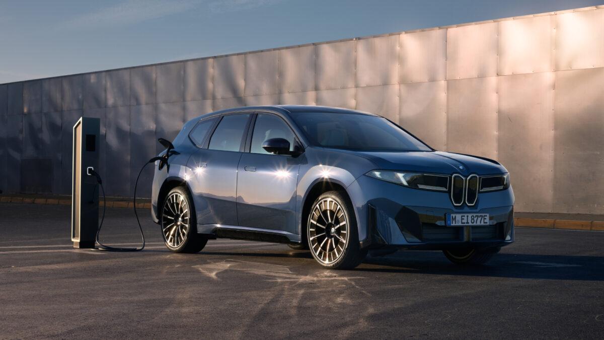 iX3最高充電功率可達400kW。(圖/翻攝自BMW官網)